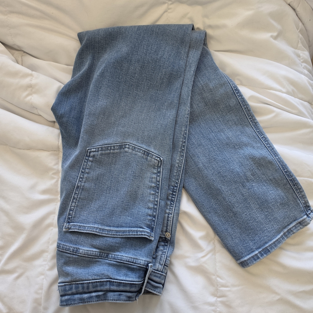 Universal Thread Light Blue Straight-Leg Jeans